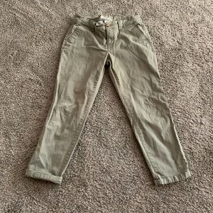 Old navy “boyfriend” cropped khakis size 4
